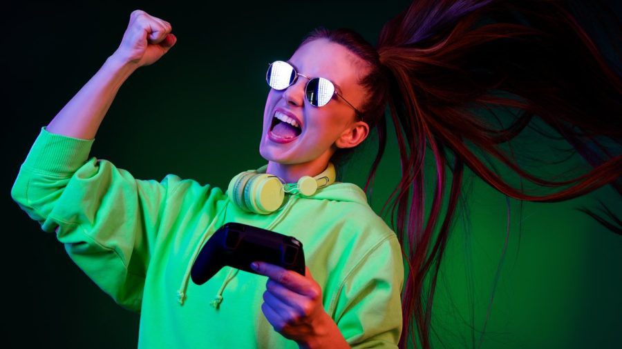 Egal ob Konsole, PC oder Smartphone: Bei Games können Spielerinnen und Spieler kräftig sparen. (wue/spot)
