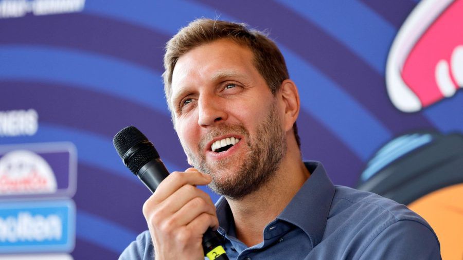 Dirk Nowitzki hat seine eigene Statue bekommen. (hub/spot)