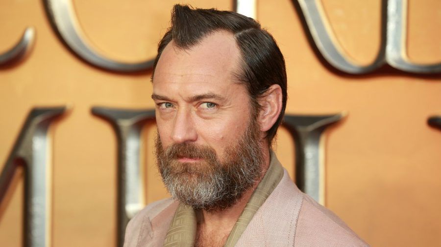 Jude Law war zuletzt als Albus Dumbledore in "Phantastische Tierwesen: Dumbledores Geheimnisse" im Kino zu sehen. (jru/spot)