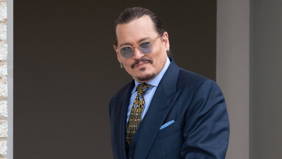 Johnny Depp soll am Set für Aufsehen gesorgt haben. (amw/spot)