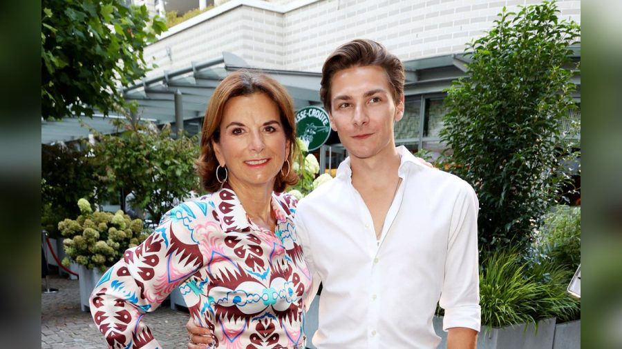 Claudia Obert im Sommer mit ihrem Max. (smi/spot)