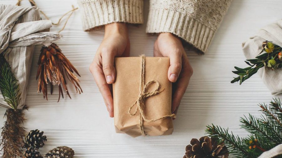 Geschenkpapier sorgt jedes Jahr für besonders viel Müll zur Weihnachtszeit. (ncz/eee/spot)