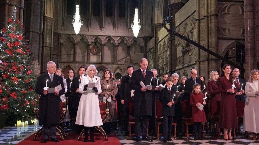 König Charles und Queen Consort Camilla mit Prinz William und seiner Familie. (hub/spot)