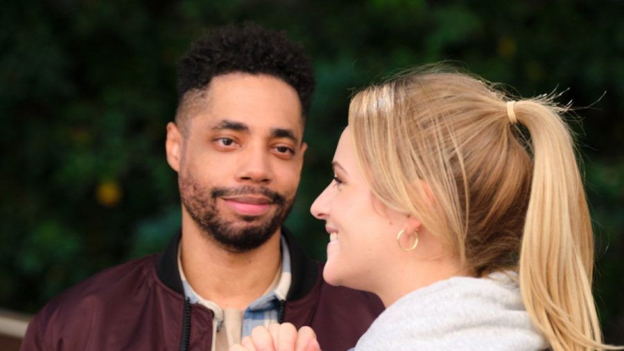 "Unter uns": Theo muss sich eingestehen, dass er sich in Cecilia verliebt hat. (cg/spot)