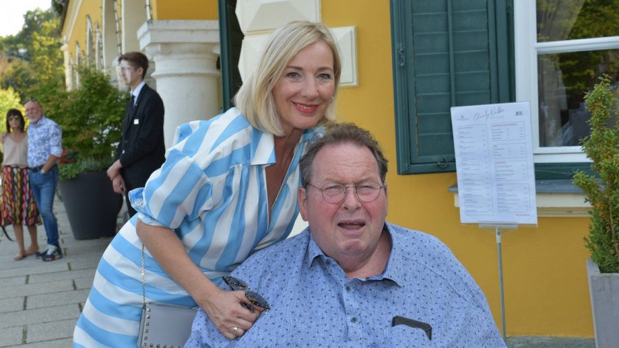Ottfried Fischer und seine Simone haben ihre kirchliche Trauung abgesagt. (ili/spot)