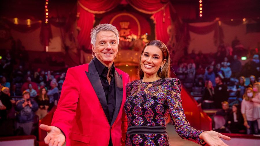 "Stars in der Manege": Jörg Pilawa und Jana Ina Zarrella führen durch die Show. (cg/spot)