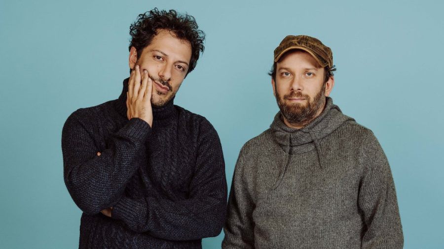 Fahri Yardim (l.) und Christian Ulmen kehren im Februar 2023 mit einer neuen Staffel der Serie "jerks." zurück. (ncz/spot)