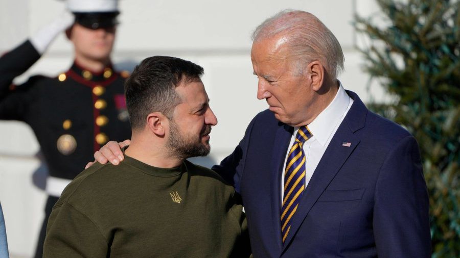 Präsidenten unter sich: Wolodymyr Selenskyj (li.) und Joe Biden. (stk/spot)
