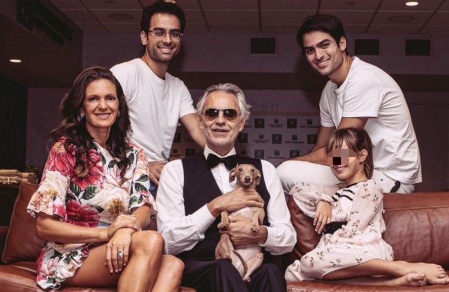 Andrea Bocelli con i figli Amos, Matteo, Virginia e la moglie Veronica Berti - July 22 - Instagram BangShowbiz