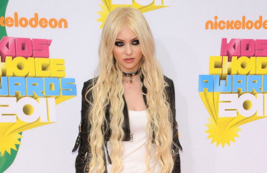 Taylor Momsen - April 2011 - Famous - Nickelodeon Kids Choice Awards BangShowbiz
