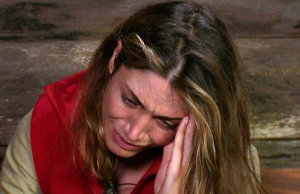 Tessa fühlt sich im Dschungelcamp verflucht. (smi/spot)