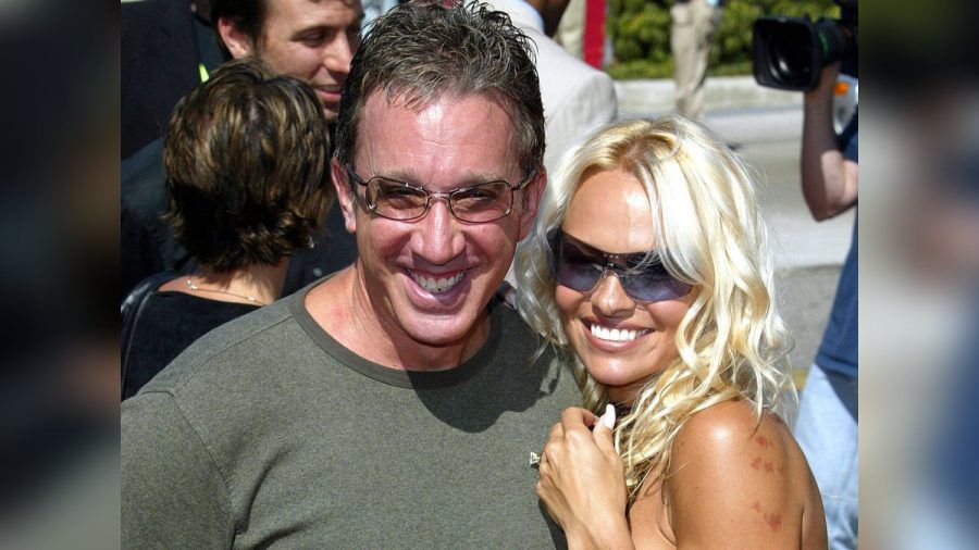Pamela Anderson und Tim Allen 2002, gut zehn Jahre nach der gemeinsamen Arbeit an der Kultserie "Hör mal, wer da hämmert". (smi/spot)