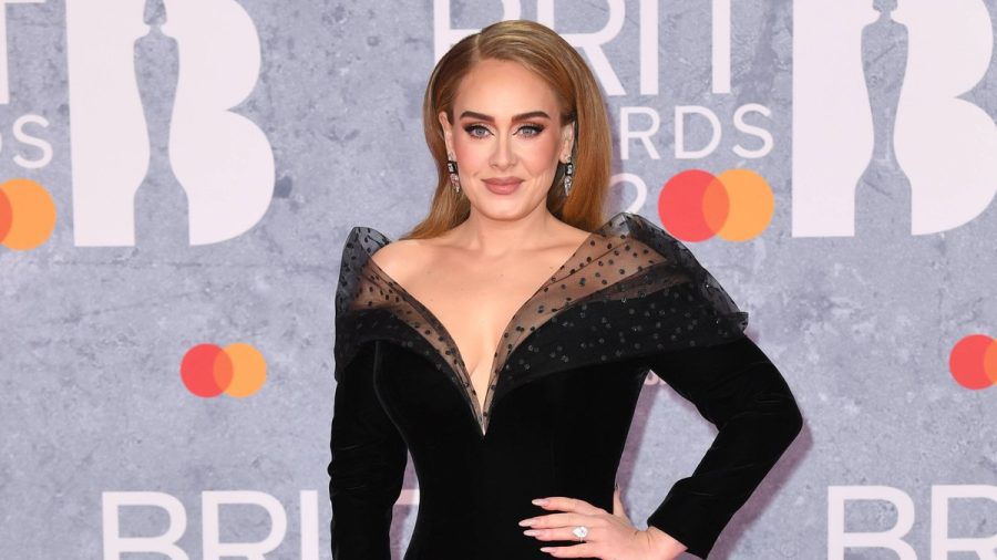 Sängerin Adele kann nicht mehr richtig laufen. (ili/spot)