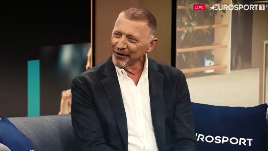 Für seine TV-Rückkehr wählte Boris Becker einen neuen Look. (stk/spot)