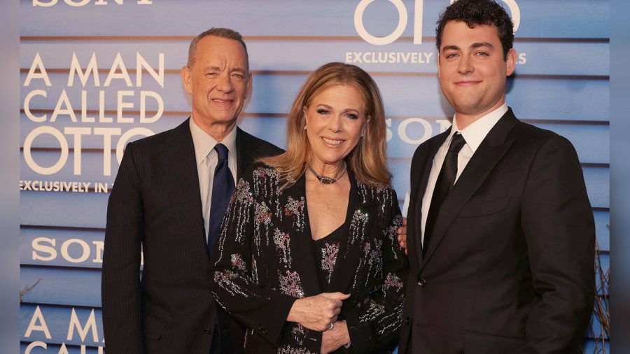 Tom Hanks und Rita Wilson zeigen sich bei der Vorstellung ihres neuen Films "Ein Mann namens Otto" in Begleitung ihres Sohns Truman. (as/spot)