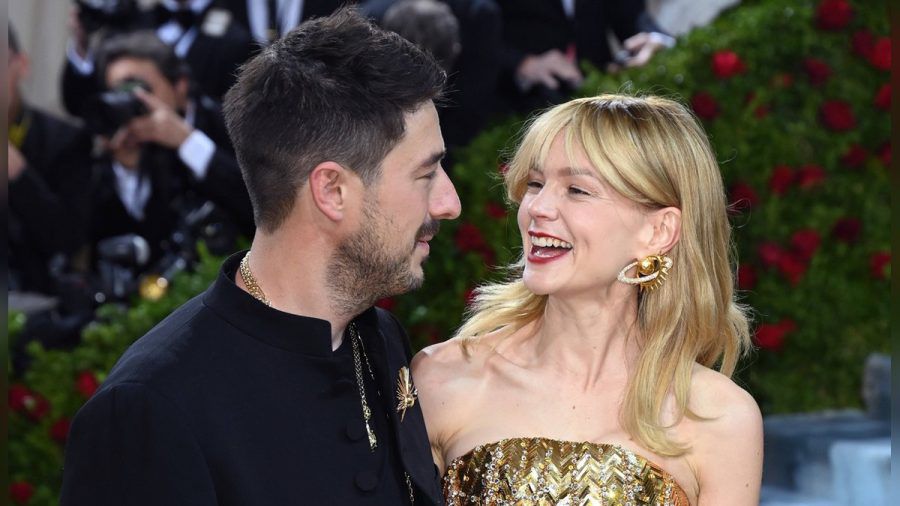 Carey Mulligan mit ihrem Ehemann, Marcus Mumford, auf der Met Gala in New York. (wue/spot)