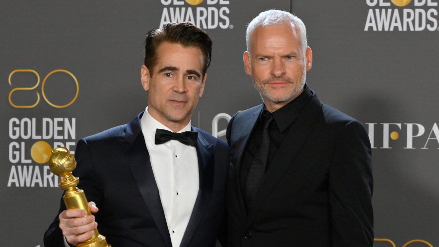 "The Banshees of Inisherin": Hauptdarsteller Colin Farrell (l.) und Regisseur Martin McDonagh bei den Golden Globe Awards. (wue/spot)