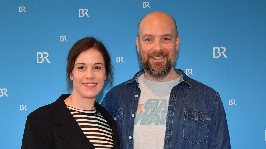 Die Schauspieler Stephan Zinner und seine "Himmel, Herrgott, Sakrament"-Serienkollegin Anne Schäfer beim BR-Filmbrunch. (ili/spot)