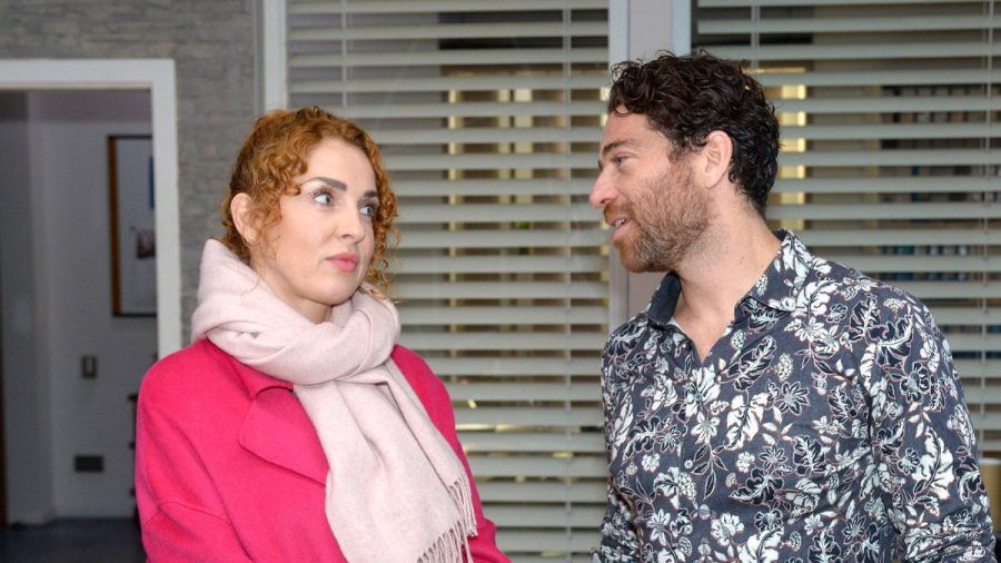 "GZSZ": Carlos geht Nina mit seinem selbstverliebten Gejammer auf die Nerven. (cg/spot)
