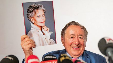 Richard Lugner verkündet stolz, dass Jane Fonda ihn zum Wiener Opernball begleiten wird. (dr/spot)