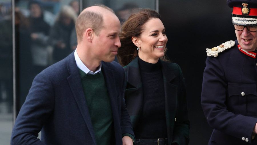 Prinz William und Prinzessin Kate bei ihrer Ankunft am Royal Liverpool University Hospital. (wue/spot)