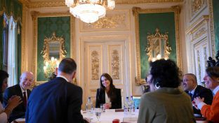 Prinzessin Kate im Green Drawing Room mit ihren Beratern. (spot)