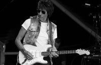 Jeff Beck während eines Auftritts im Sommer 2022. (wue/spot)