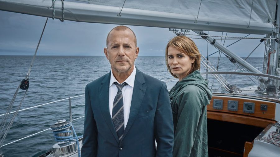 "Die Frau im Meer": Simon Kessler (Heino Ferch) und Silke Broder (Anja Kling) fahren mit dem Boot aus. (cg/spot)