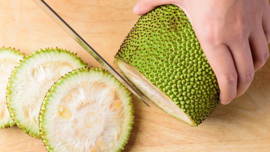 Die Jackfruit eignet sich wegen ihrer Konsistenz besonders gut als "Pulled Pork"-Alternative. (kms/spot)