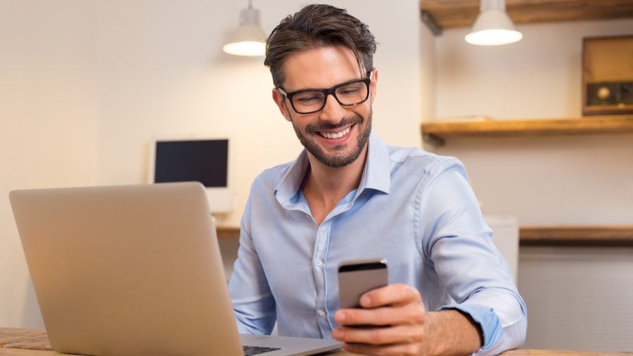Um Sticker in WhatsApp zu erschaffen, sind nur wenige Handgriffe am Laptop oder Computer nötig. (elm/spot)