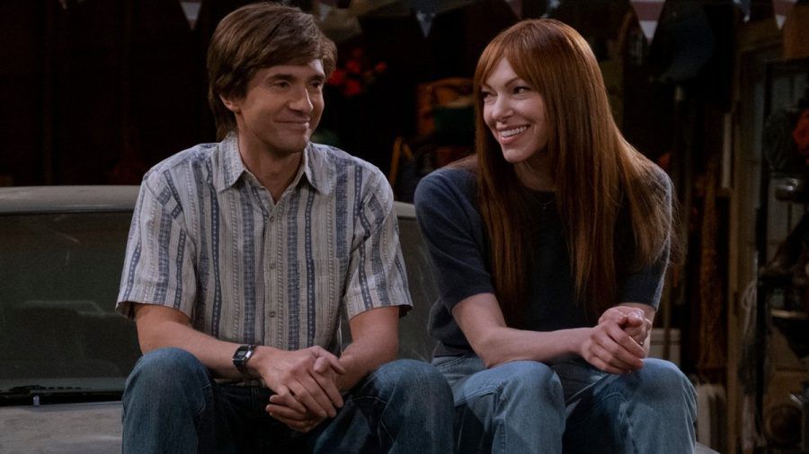 "Die wilden Neunziger!" mit Eric (Topher Grace, li.) und Donna (Laura Prepon, re.) bekommt eine zweite Staffel. (jer/spot)