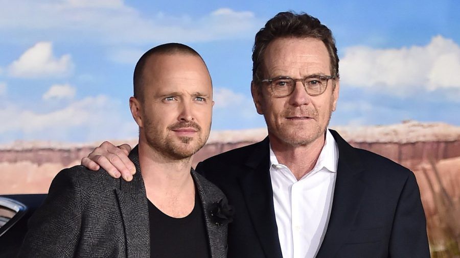 Bryan Cranston (r.) und Aaron Paul kehrten für den Super Bowl in ihre "Breaking Bad"-Rollen zurück. (jom/spot)