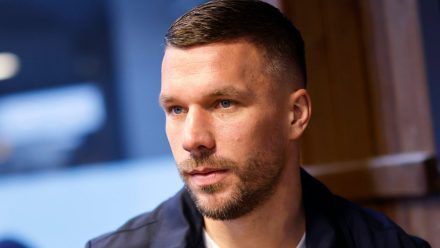 Lukas Podolski bei der Eröffnung einer Filiale seiner Döner-Kette. (hub/spot)