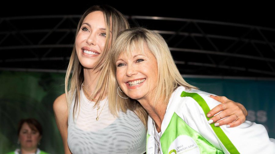 Chloe Lattanzi (li.) war die einzige Tochter von Olivia Newton-John. (eee/spot)