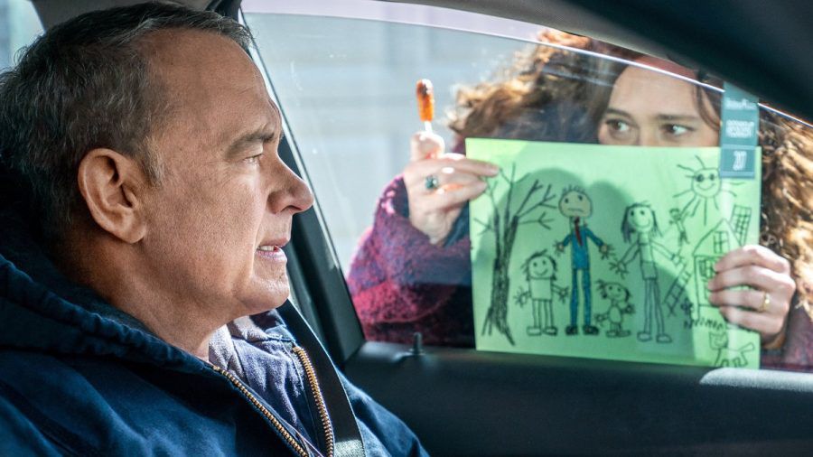 Otto (Tom Hanks) versucht seine chaotische Nachbarin Marisol (Mariana Treviño) zu ignorieren. (aha/spot)