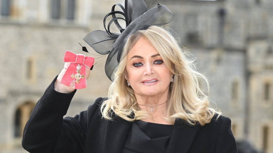 Bonnie Tyler am 1. Februar 2023 mit ihrem Ehrenzeichen. (wue/spot)