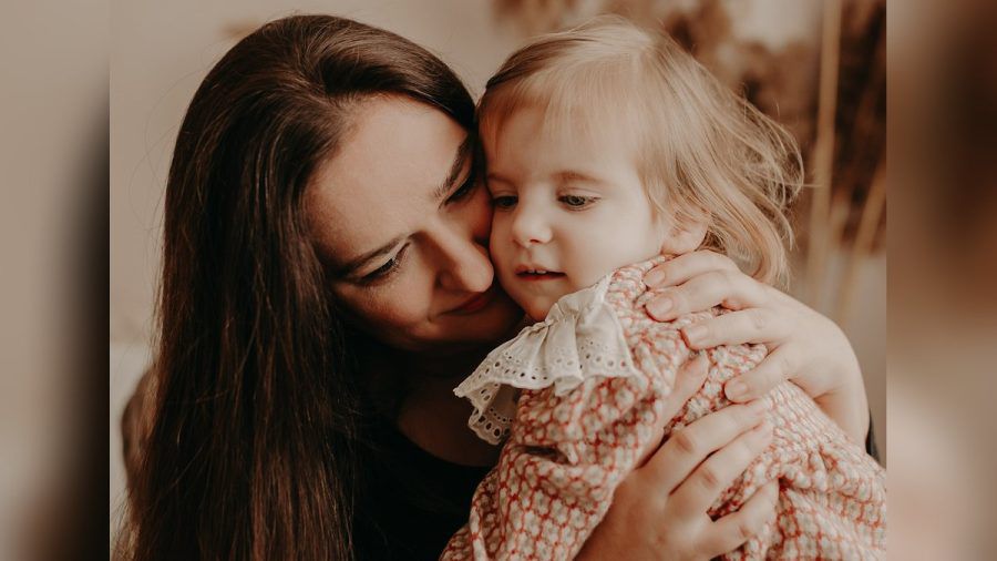 Rund vier Millionen Menschen sind in Deutschland von einer seltenen Krankheit betroffen. Im Bild: Stefica Budimir-Bekan und ihre Tochter Ana. (obr/spot)