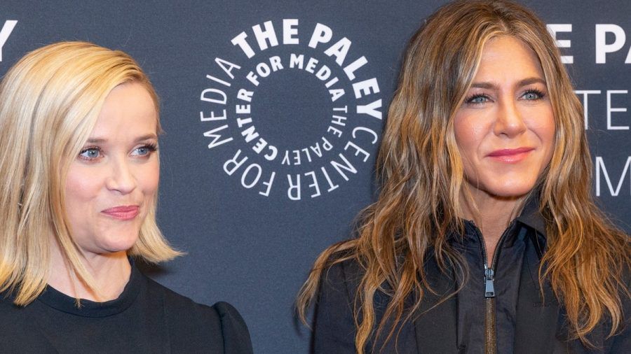 Reese Witherspoon (l.) hat Jennifer Aniston herzliche Geburtstagsgrüße geschickt. (lau/spot)