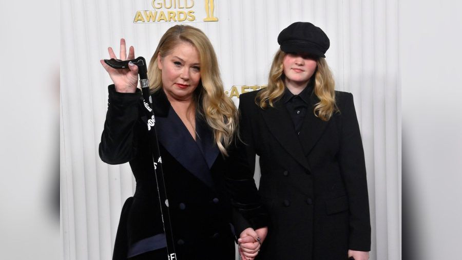 Christina Applegate (l.) mit Tochter Sadie bei den SAG Awards. (hub/spot)
