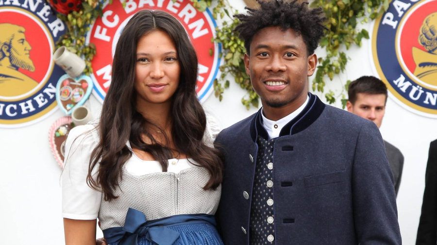 David Alaba mit seiner Partnerin Shalimar Heppner auf der Wiesn im Jahr 2019. (wue/spot)