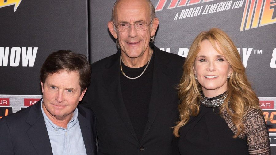 Michael J. Fox, Christopher Lloyd und Lea Thompson (v.l.n.r.) im Oktober 2015. (lau/spot)