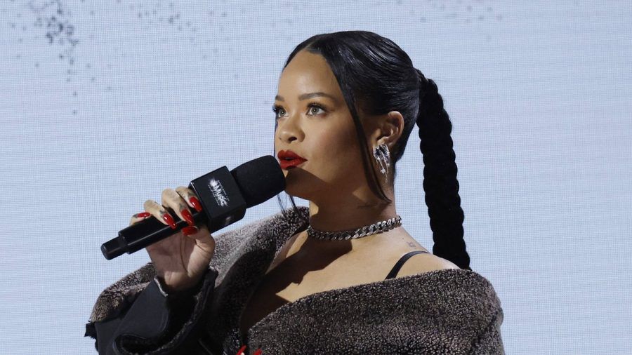 Rihanna während der Pressekonferenz zur Super-Bowl-Halbzeitshow. (dr/spot)