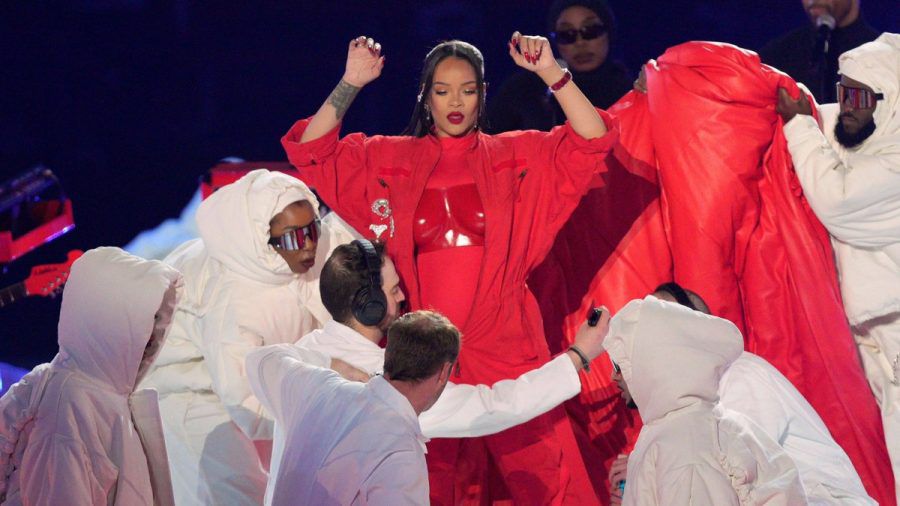 Rihanna während ihres Auftritts beim Super Bowl 2023. (wue/spot)