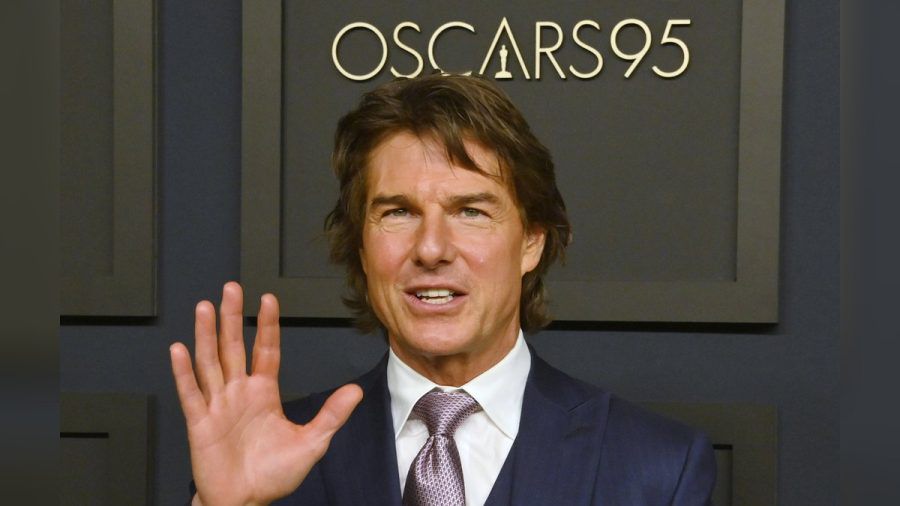 Tom Cruise grüßt vom Oscar-Lunch. (smi/spot)