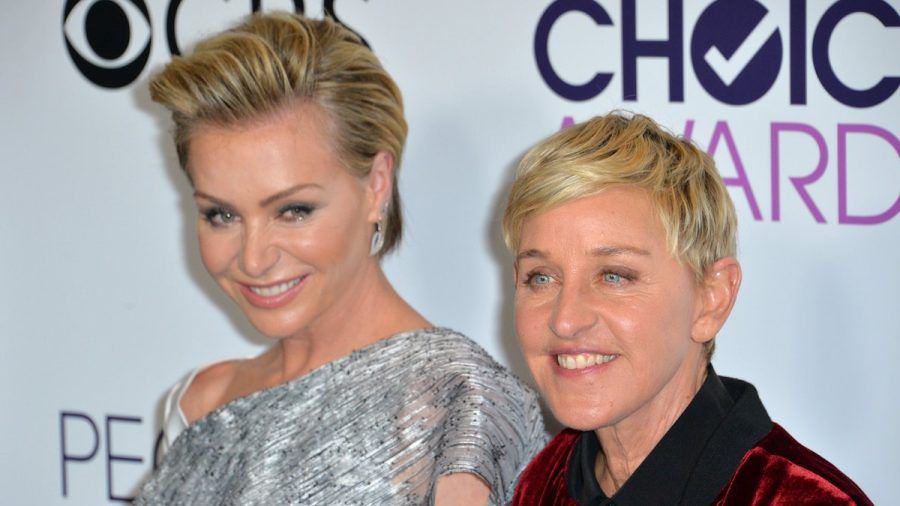 Portia de Rossi (l.) hat Ehefrau Ellen DeGeneres mit einer romantischen Geste überrascht. (lau/spot)