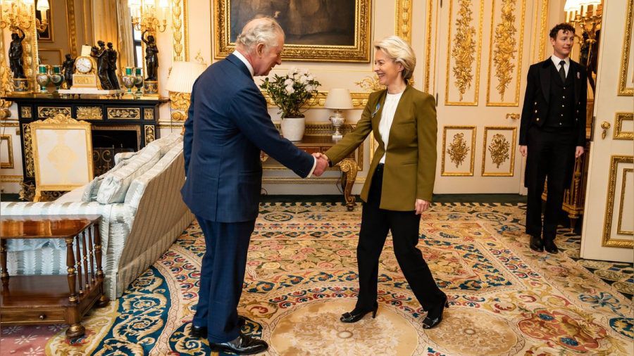 König Charles III. und Ursula von der Leyen auf Schloss Windsor. (hub/spot)