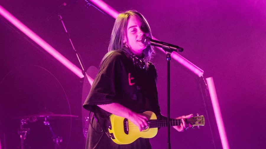 Billie Eilish tourt grün. (smi/spot)