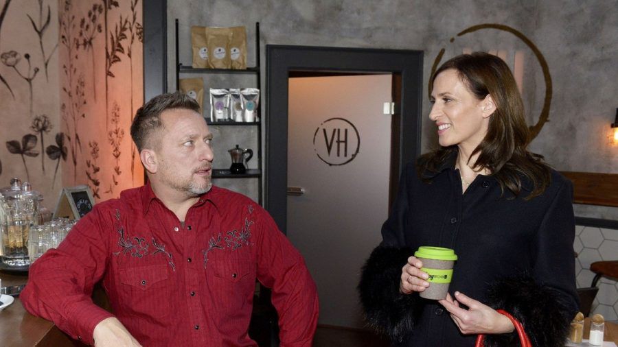 "GZSZ": Michi verzichtet für Katrin auf seinen Abend mit Tobias. (cg/spot)