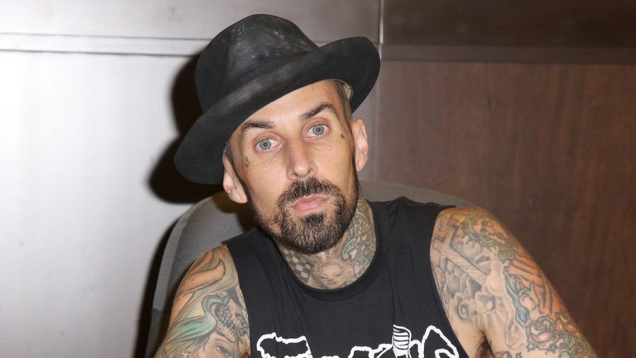 Blink-182-Star Travis Barker ist auf dem Weg der Besserung. (ntr/spot)