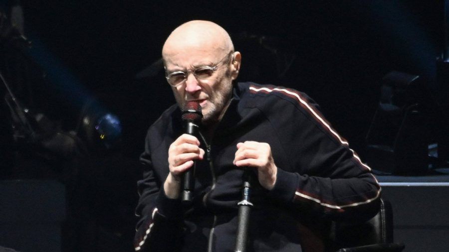 Phil Collins - hier bei einem seiner letzten Konzerte im vergangenen Jahr in Hannover - verkündete den Live-Abschied von Genesis im März 2022. (dr/spot)
